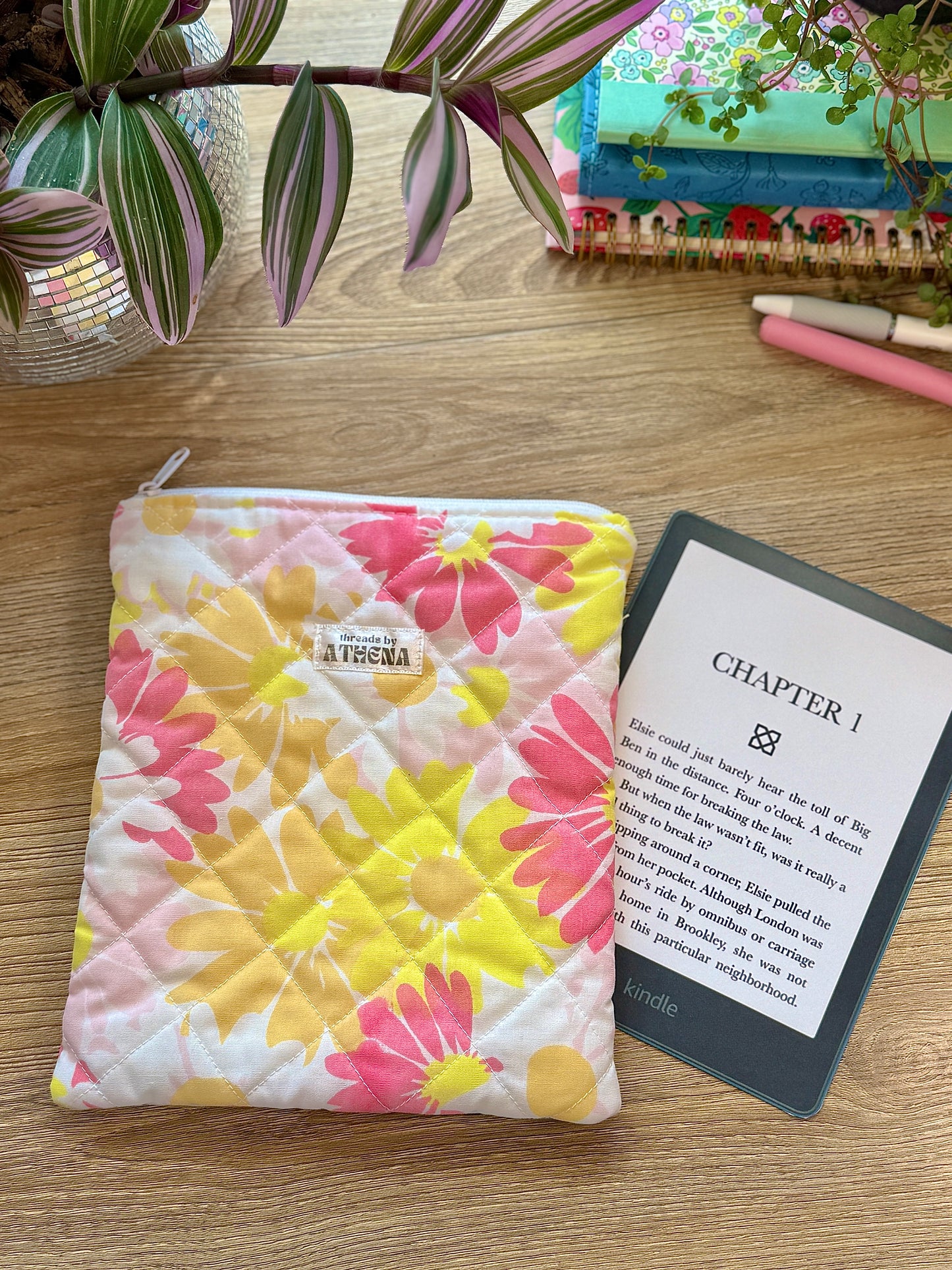 Retro Daisies Kindle Sleeve
