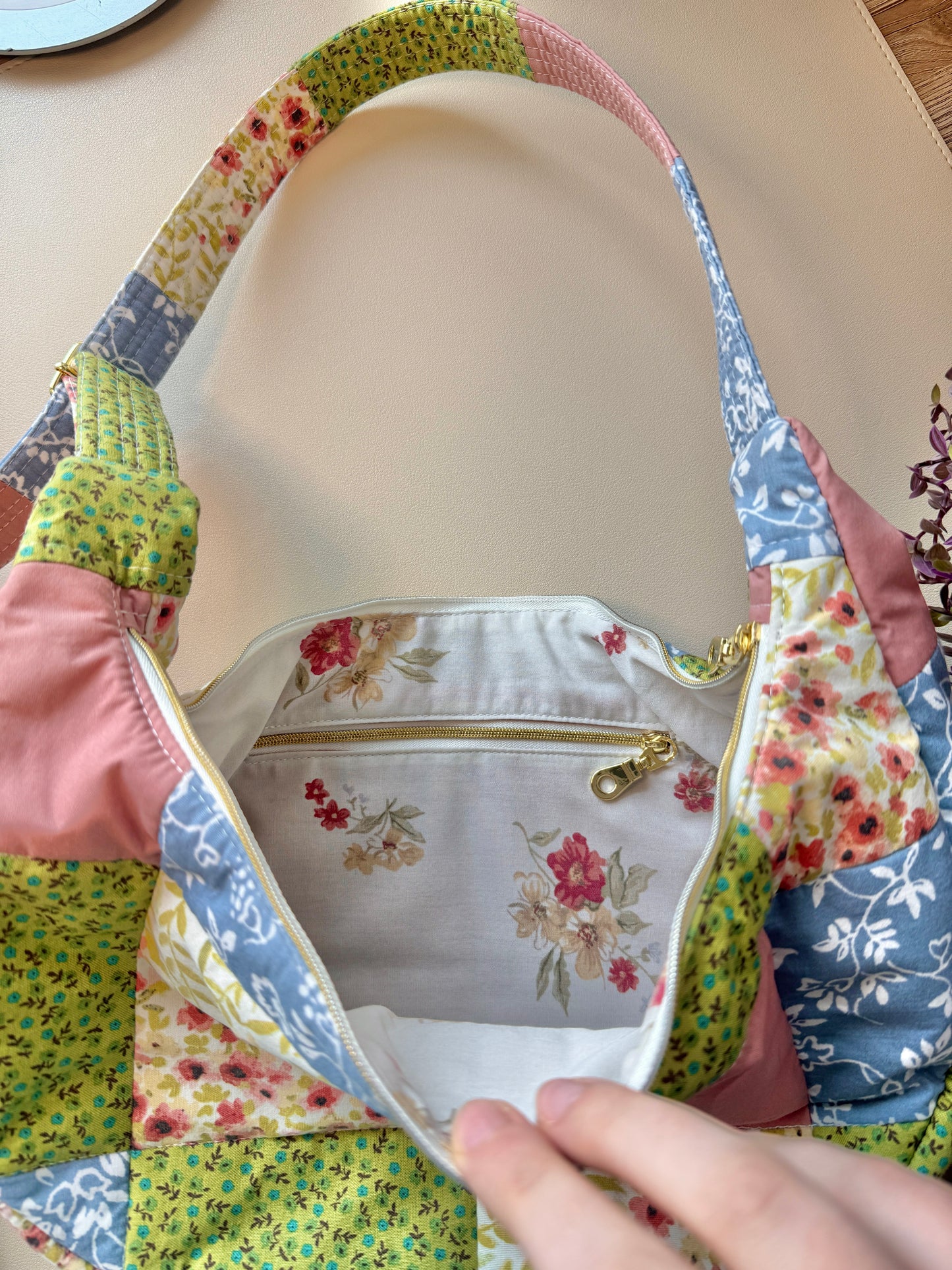 Carpo Crescent Bag
