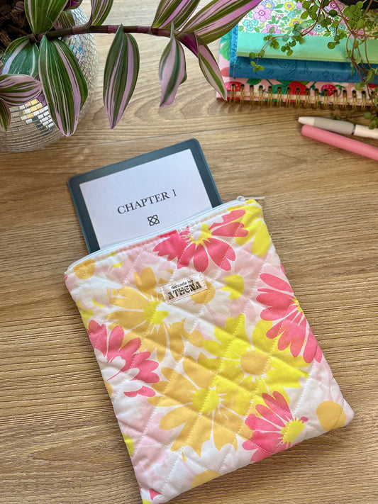 Retro Daisies Kindle Sleeve